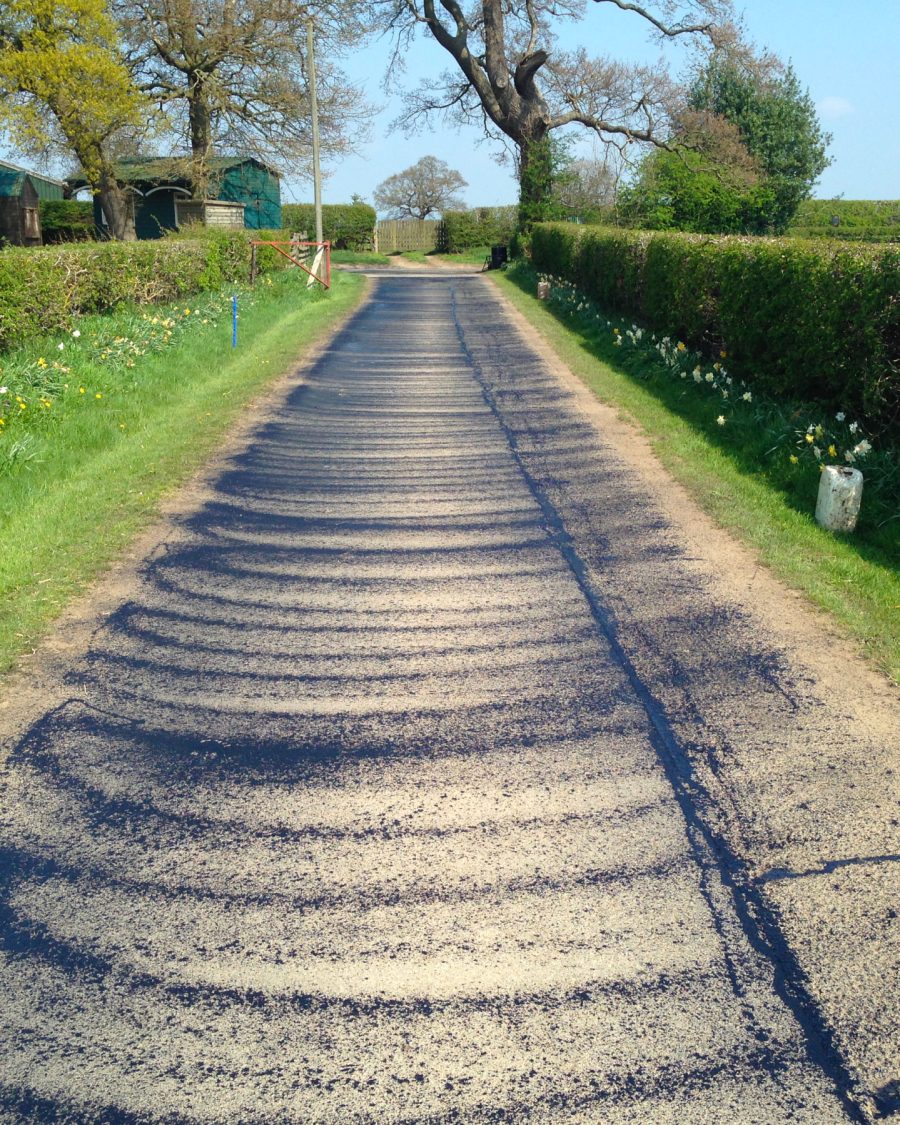 Jjandawskeet narrow tarmac